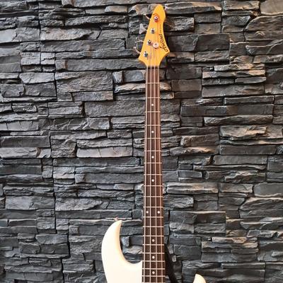 LOT 113: Aria Pro II RSB Series Electric Bass Guitar with D'Andrea Case