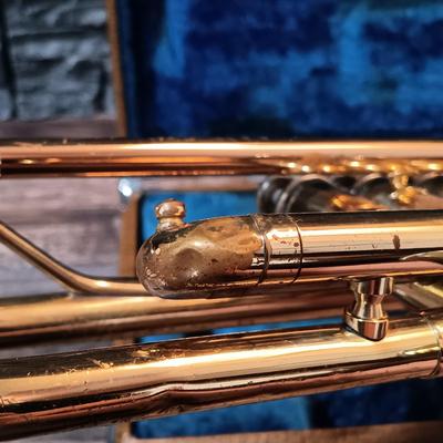 LOT 1114: Vintage Yamaha Trumpet with Benge 7C Mouthpiece, Holton Straight Shank Lyre & Trumpet Case