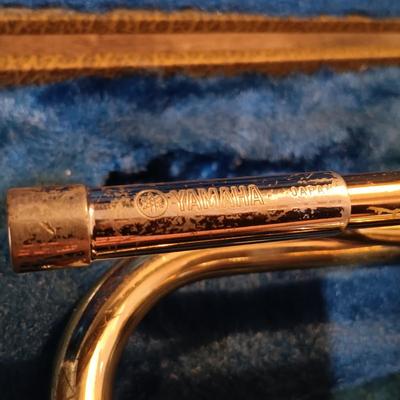 LOT 1114: Vintage Yamaha Trumpet with Benge 7C Mouthpiece, Holton Straight Shank Lyre & Trumpet Case