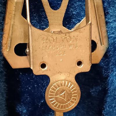 LOT 1114: Vintage Yamaha Trumpet with Benge 7C Mouthpiece, Holton Straight Shank Lyre & Trumpet Case