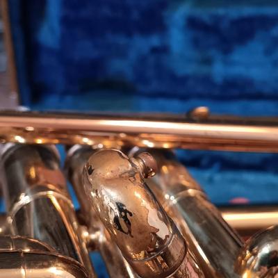 LOT 1114: Vintage Yamaha Trumpet with Benge 7C Mouthpiece, Holton Straight Shank Lyre & Trumpet Case