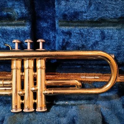 LOT 1114: Vintage Yamaha Trumpet with Benge 7C Mouthpiece, Holton Straight Shank Lyre & Trumpet Case