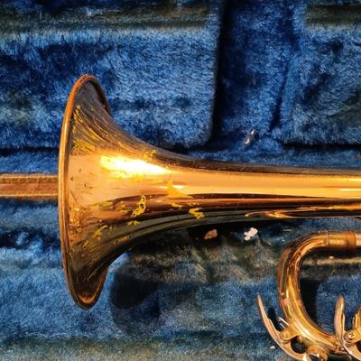 LOT 1114: Vintage Yamaha Trumpet with Benge 7C Mouthpiece, Holton Straight Shank Lyre & Trumpet Case
