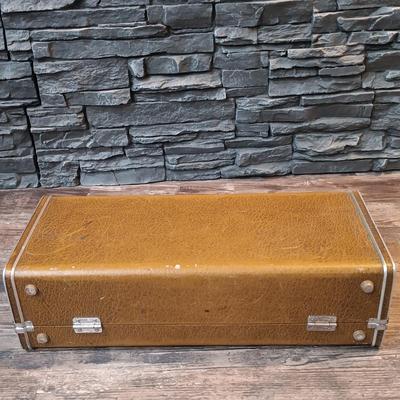 LOT 1114: Vintage Yamaha Trumpet with Benge 7C Mouthpiece, Holton Straight Shank Lyre & Trumpet Case