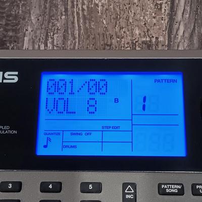 LOT 117: Alexis High-Definition Drum Machine SR18