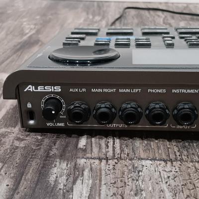 LOT 117: Alexis High-Definition Drum Machine SR18