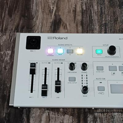 LOT 119: Roland AV Streaming Mixer VR-1HD