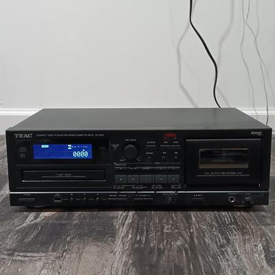 LOT 124: Teac AD-800 Compact Disc Player / Reverse Cassette Deck