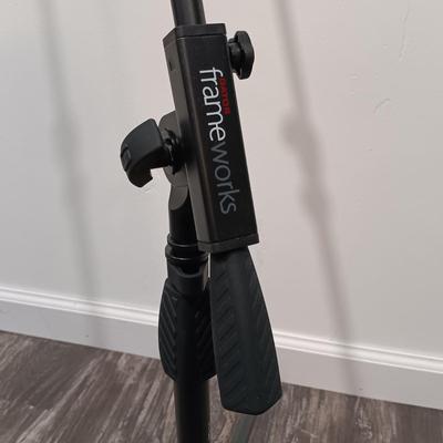 LOT 127: Roland Sustain Pedal, Gator FrameWorks Tripod Microphone Stand & Nady MPF-6 Pop Filter