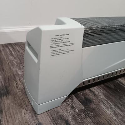 LOT 133: Lasky Silent Baseboard Heater