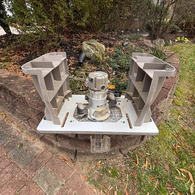 LOT: 138: Blue Hawk Adjustable Router Table & Router