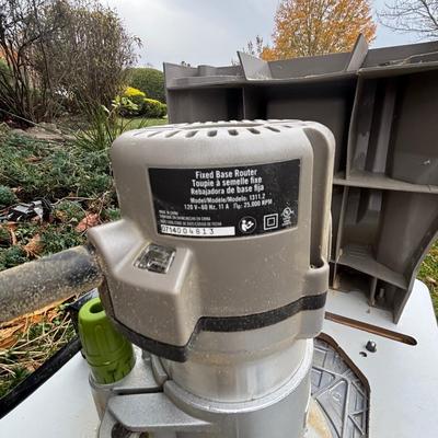 LOT: 138: Blue Hawk Adjustable Router Table & Router