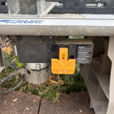 LOT: 138: Blue Hawk Adjustable Router Table & Router