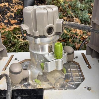LOT: 138: Blue Hawk Adjustable Router Table & Router