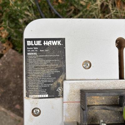 LOT: 138: Blue Hawk Adjustable Router Table & Router