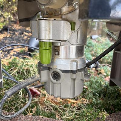 LOT: 138: Blue Hawk Adjustable Router Table & Router