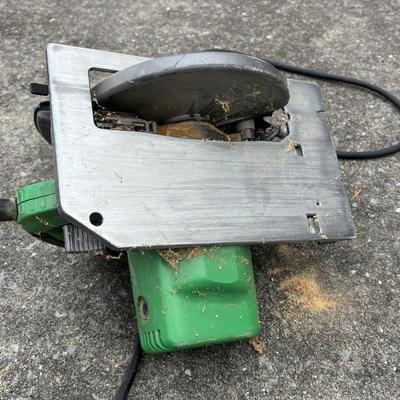 LOT 139: Hitachi Framing Nailer & Circular Saw