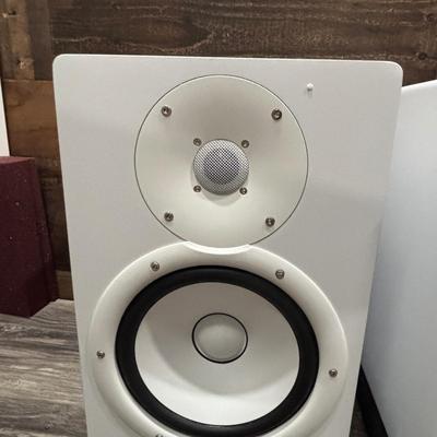 LOT 141: Yamaha HS8 Speakers