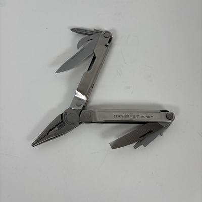 LOT 150: On the Road Collection: Road Pro RPP1-100USB Inverter, Vee Peak Scan Tool, Quro Lock Vibration Damper, Leatherman Multi Tool,...