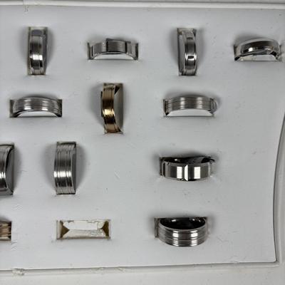 LOT 152: Benchmark No Sale Rings & Ring Display: Various Sizes