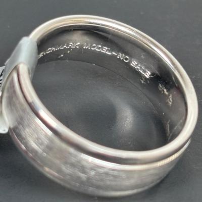 LOT 152: Benchmark No Sale Rings & Ring Display: Various Sizes