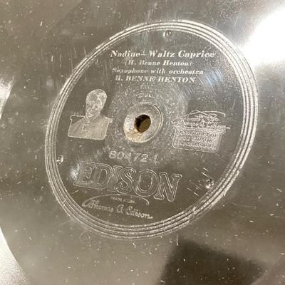 LOT 165: Large Collection of Vintage / Antique Edison Disc Records