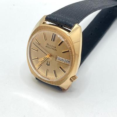LOT 166: Vintage Bulova Accutron Calendar Watch with Leather Band