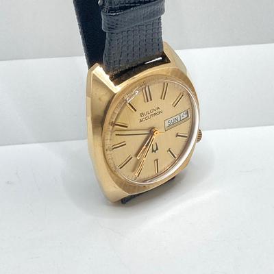 LOT 166: Vintage Bulova Accutron Calendar Watch with Leather Band
