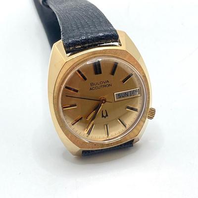 LOT 166: Vintage Bulova Accutron Calendar Watch with Leather Band