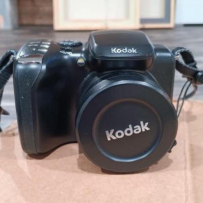 LOT 190: Sony HandyCam DCR-HC42, Kodak EasyShare Z712 IS, Table Top Tripod & More