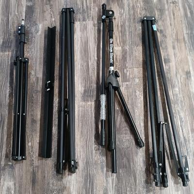 LOT 191: LS Pro PhotoStudio Softbox, Cowboy Studio Gatsby Backdrop, Neewer Reflector, Easel & More