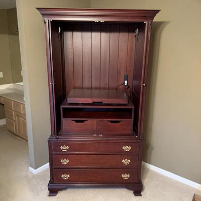 Chippendale Style Entertainment Armoire (BP-BBL)
