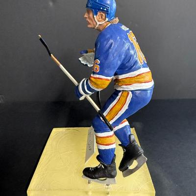 Brett Hull Autographed Figurine #717/959