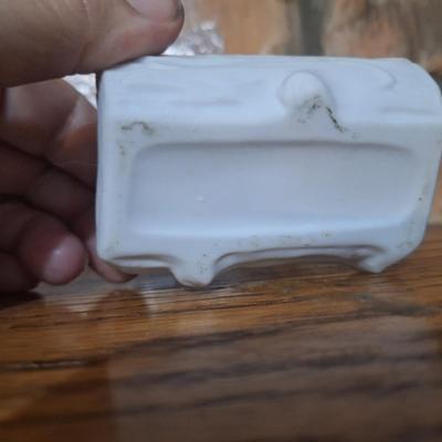 Sale Photo Thumbnail #1340: crowning touch bluebird porcelain trinket box