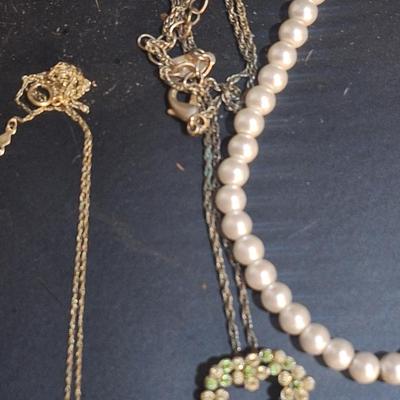 Sale Photo Thumbnail #1404: the smallest one is tangled and they are bagged together so likley to tangle more.