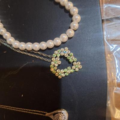 Sale Photo Thumbnail #1398: the smallest one is tangled and they are bagged together so likley to tangle more.