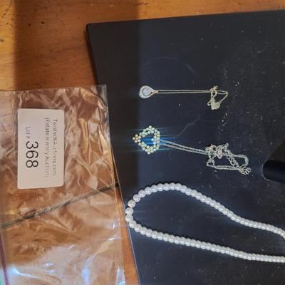 Sale Photo Thumbnail #1399: the smallest one is tangled and they are bagged together so likley to tangle more.