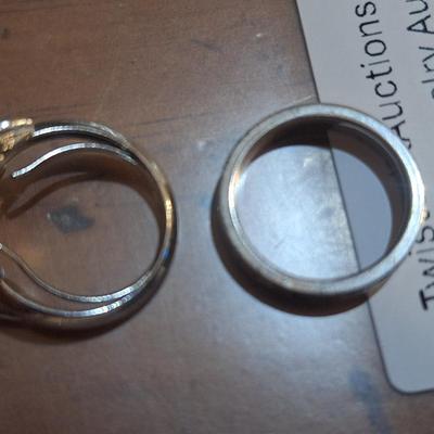 Sale Photo Thumbnail #1482: 2 costume rings- size 3 and 5