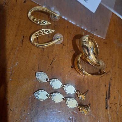 Sale Photo Thumbnail #1525: earring bundle