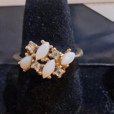 Sale Photo Thumbnail #1531: costume ring size 8\