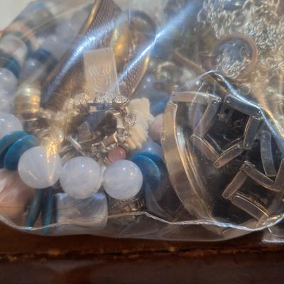 Sale Photo Thumbnail #1573: some are broken, tangled or mismatched