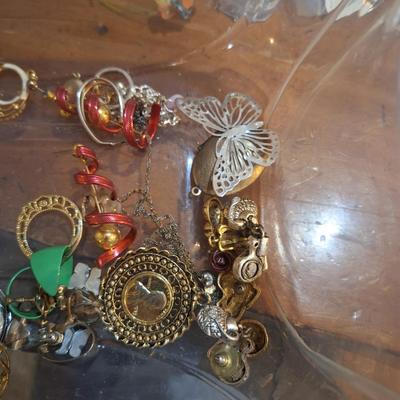 Sale Photo Thumbnail #1583: mostly earrings.