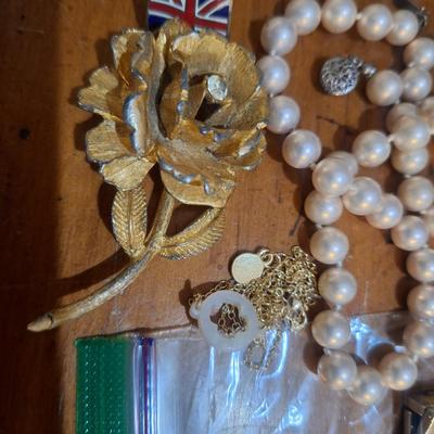 Sale Photo Thumbnail #1586: some are broken, tangled or mismatched