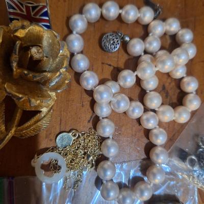 Sale Photo Thumbnail #1585: some are broken, tangled or mismatched