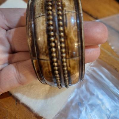 Sale Photo Thumbnail #1609: We can't figure out how to open it but it does look to be hinged.
looks like it might be camel bone.