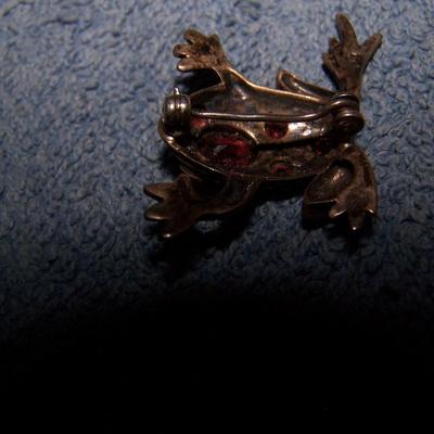 LOT 19 WONDERFUL VINTAGE STERLING JEWELRY GARNET/MARCASITE FROG PIN & HEMATITE RING