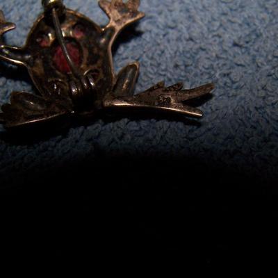 LOT 19 WONDERFUL VINTAGE STERLING JEWELRY GARNET/MARCASITE FROG PIN & HEMATITE RING