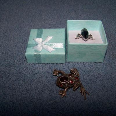 LOT 19 WONDERFUL VINTAGE STERLING JEWELRY GARNET/MARCASITE FROG PIN & HEMATITE RING