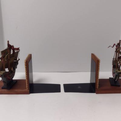 Pair of Ship Design Bookends- Nina and Santa Maria