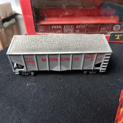 MINIATURE HO MODEL TRAINS